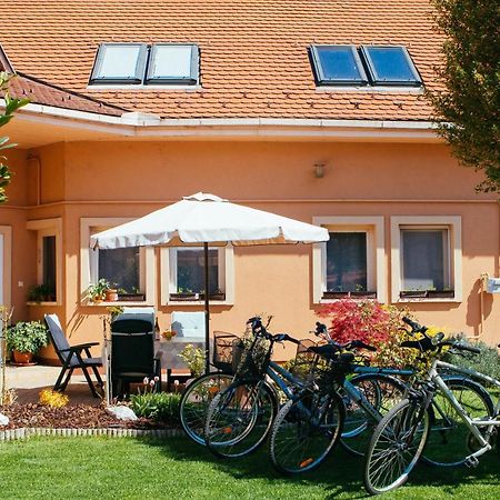 Teubel Apartman 2 Секешфехервар Экстерьер фото