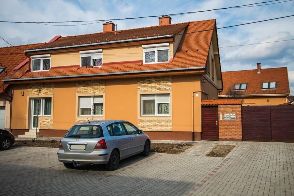 Teubel Apartman 2 Секешфехервар Экстерьер фото