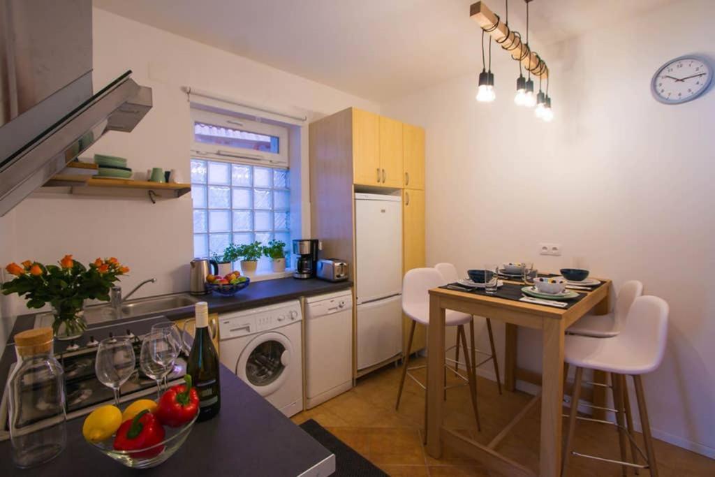 Teubel Apartman 2 Секешфехервар Экстерьер фото