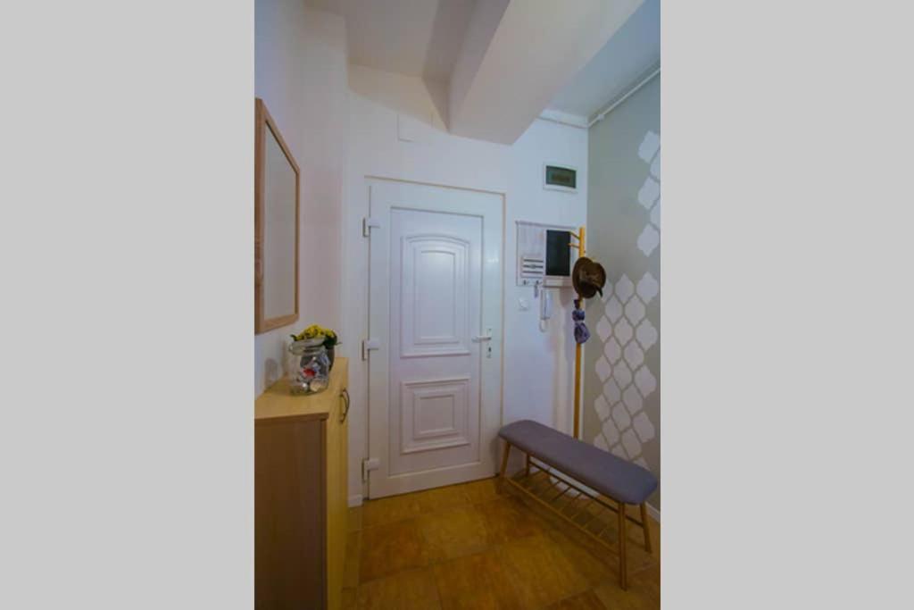 Teubel Apartman 2 Секешфехервар Экстерьер фото