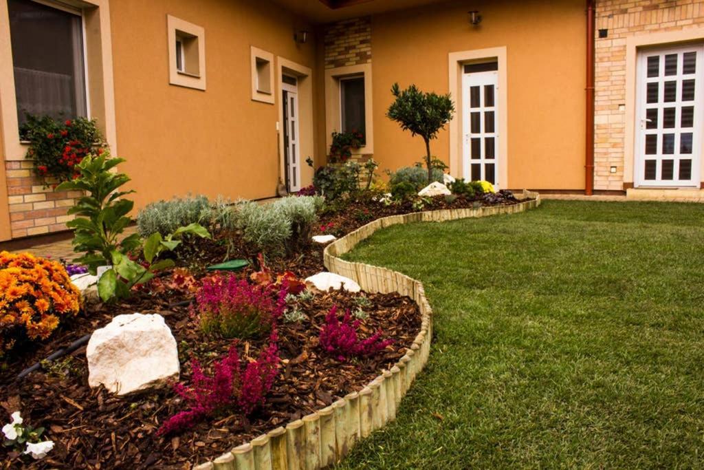 Teubel Apartman 2 Секешфехервар Экстерьер фото